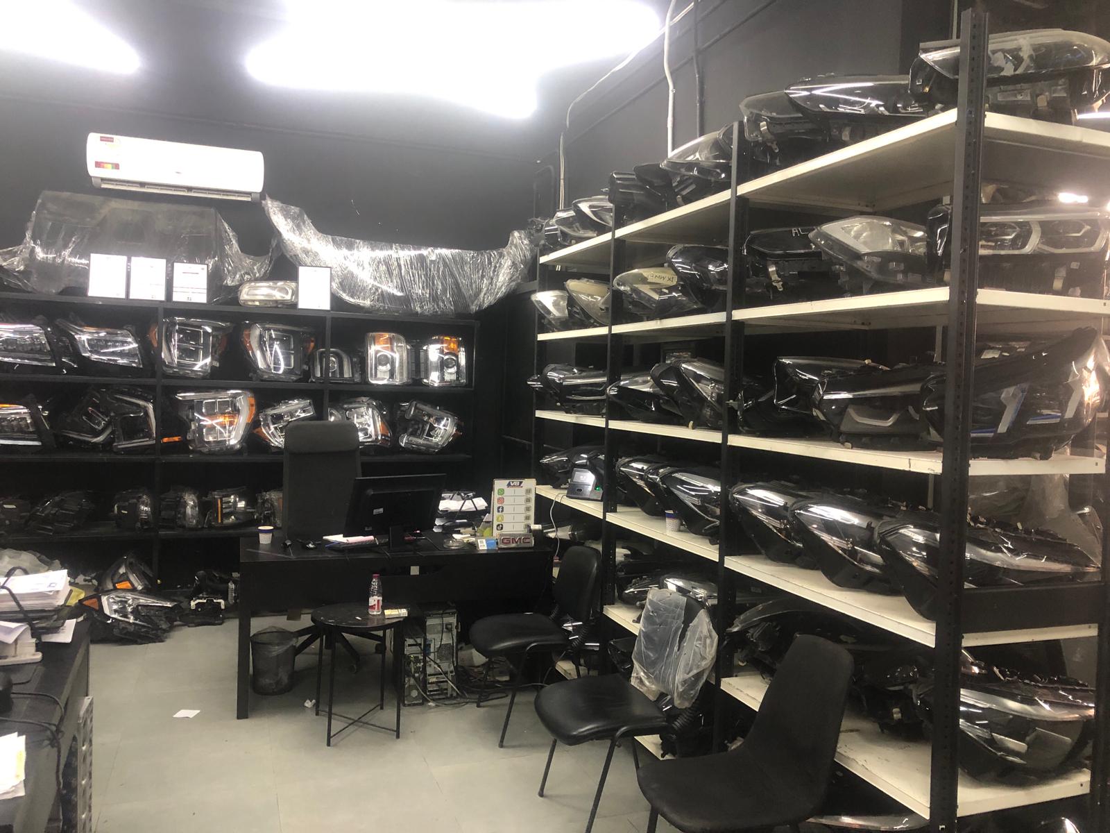 V8 GM Garage - Image 3